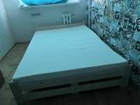 Łóżko derwniane z materacem 140x200