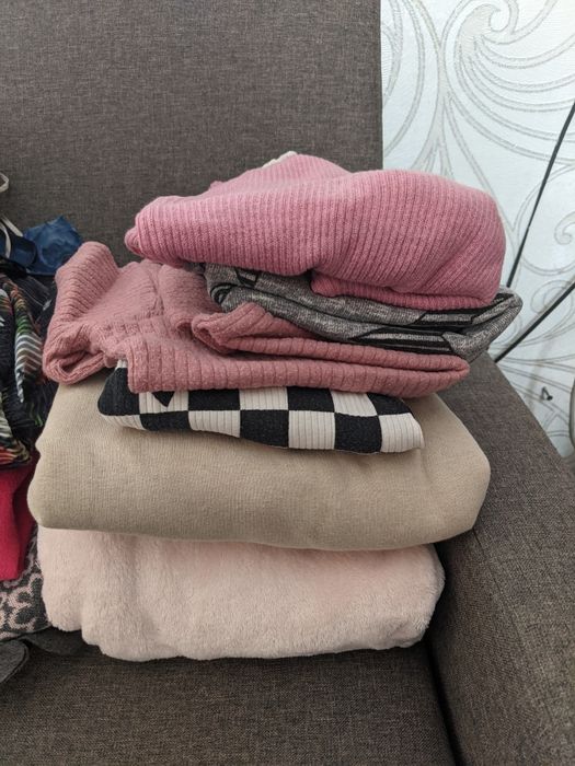 Одяг на дівчинку 6-8 років( кофти, юбки,штани, джинси, плаття)