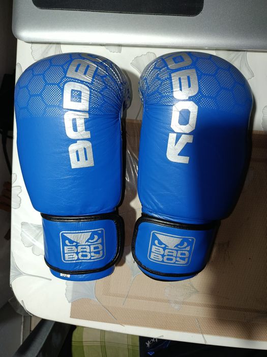 Боксерські рукавички Bad Boy 12 унцій, справжня шкіра