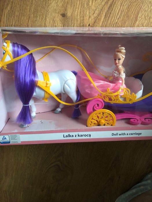 Lalka z karetą i konikiem
