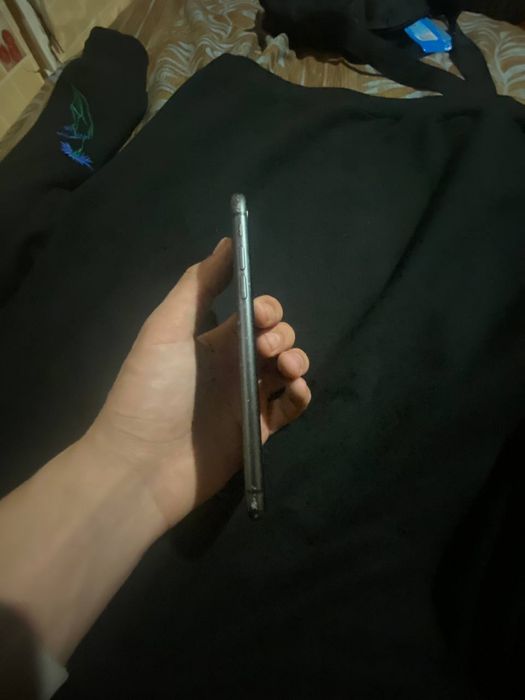 iPhone 11,сірого кольору