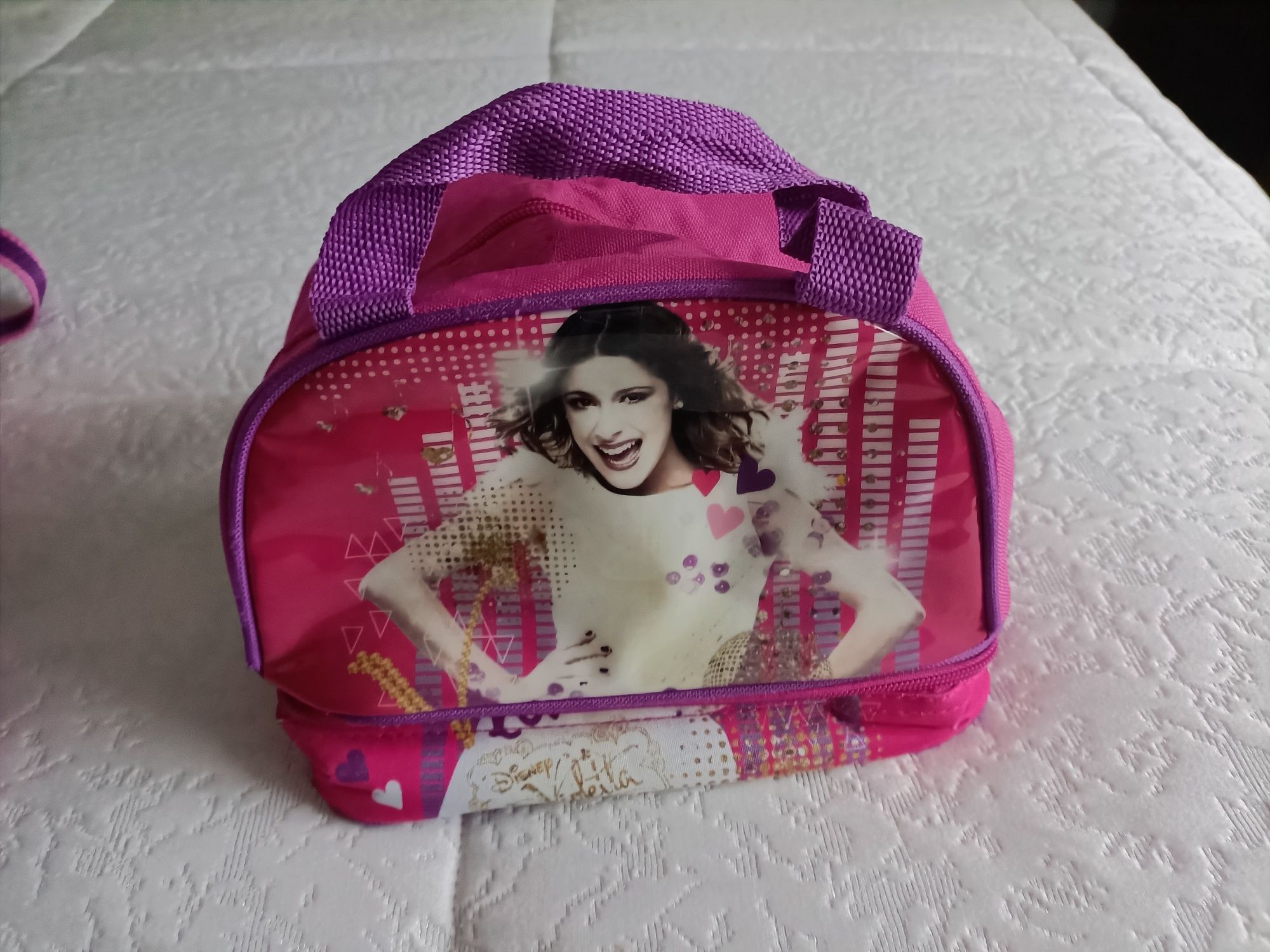 Lancheira e bolsas para menina
