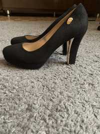 Buty damskie  o rozmiarze 38