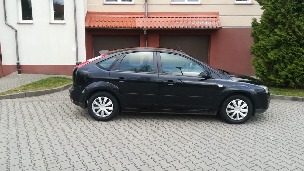 Sprzedam Forda Focusa 1.6 benzyna 2007 rok .