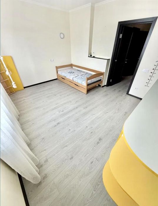 Простора 3-кімнатна квартира 100 м² з якісним ремонтом Олени Пчілки 8