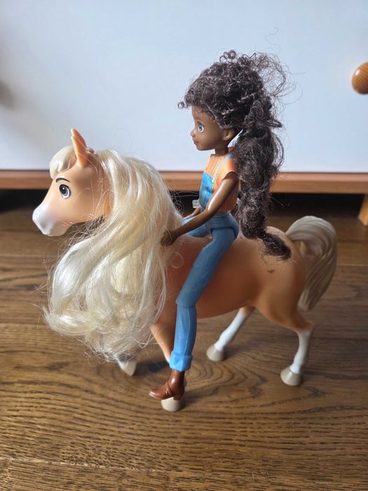 Laleczka wraz z konikiem