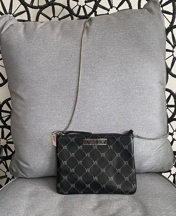 Torebka Victoria”s Secret na długim pasku czarna