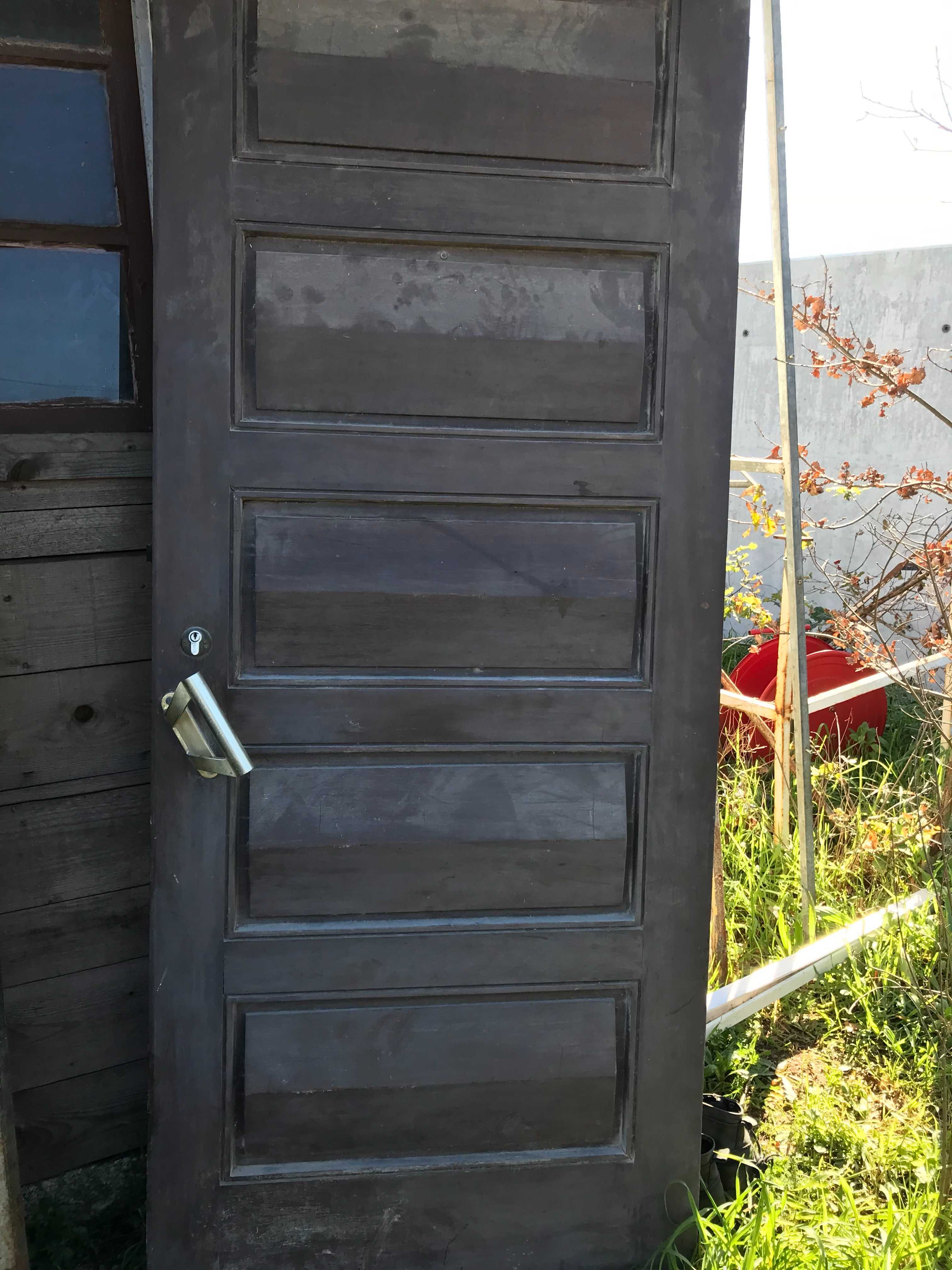 portas e janelas castanho