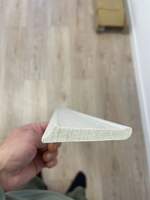 Новий Плінтус білий для підлоги