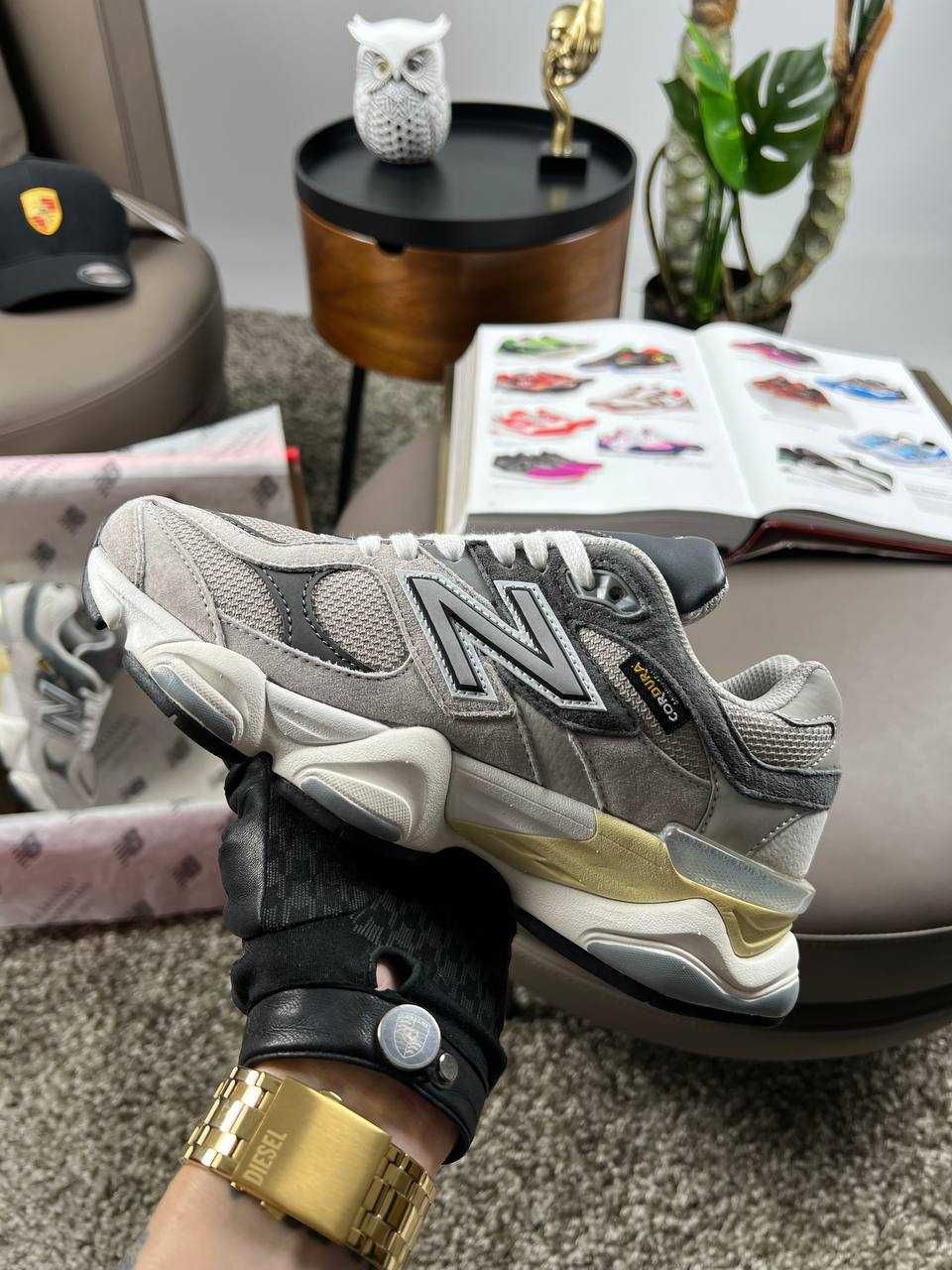 Жіночі кросівки нью беланс New Balance 9060  Light Grey Black [36-41]