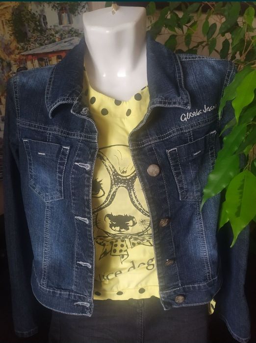 Фірмові джинсові курточки розміром  М та  S