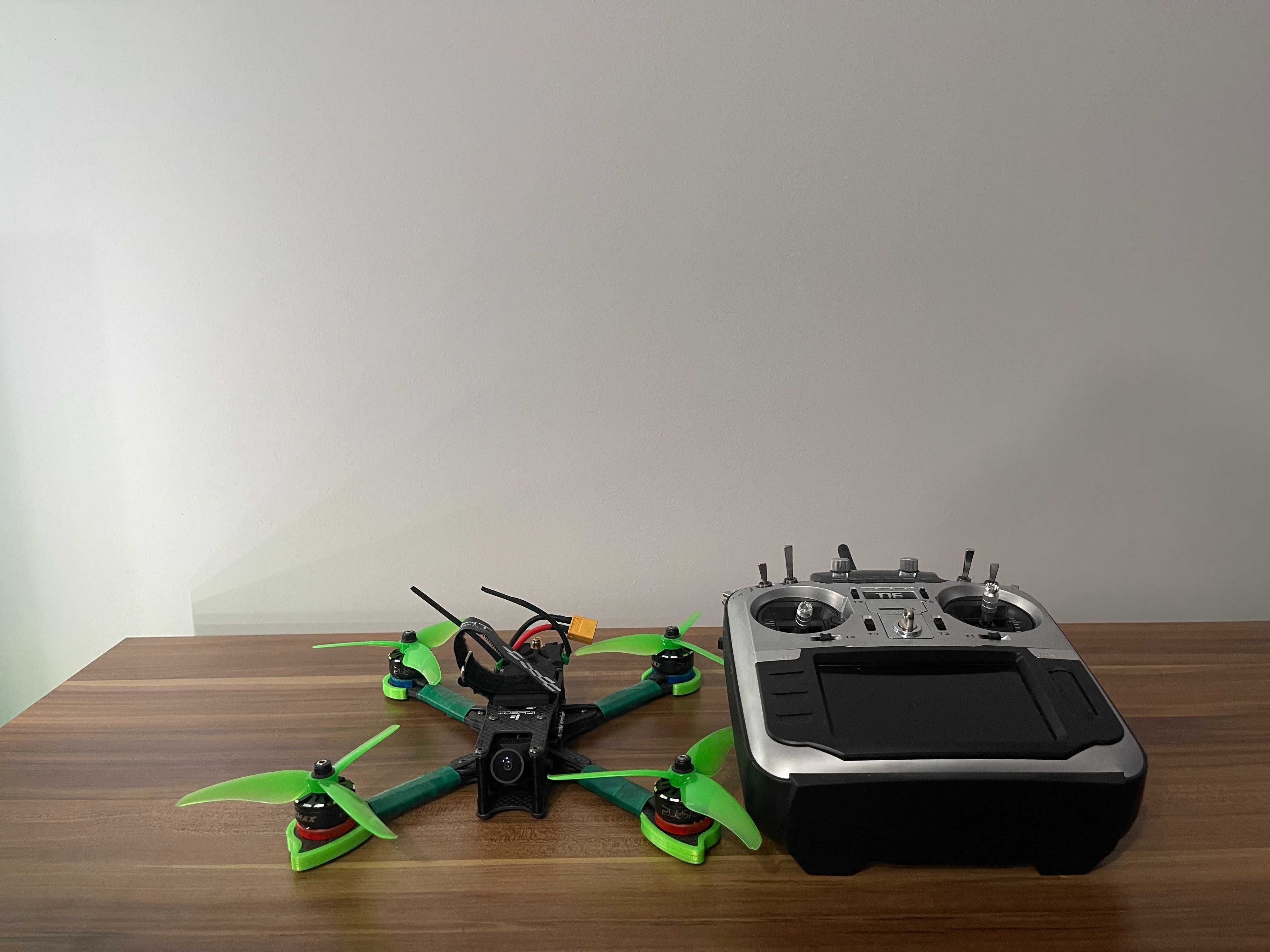 Nowy dron FPV na najlepszych komponentach + akcesoria