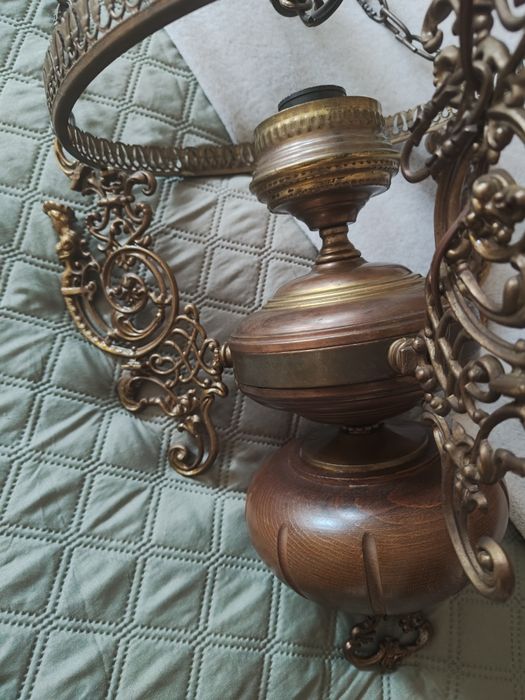 Lampa sufitowa z dawnych lat