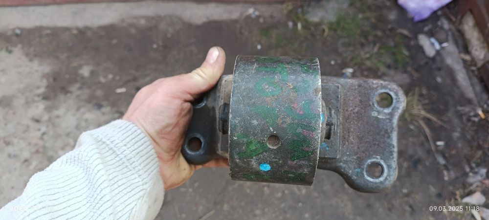 Подушка двигуна Outlander 1 2.0,2.4 механика