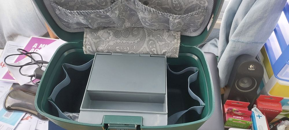 Vendo necessaire com pouco uso