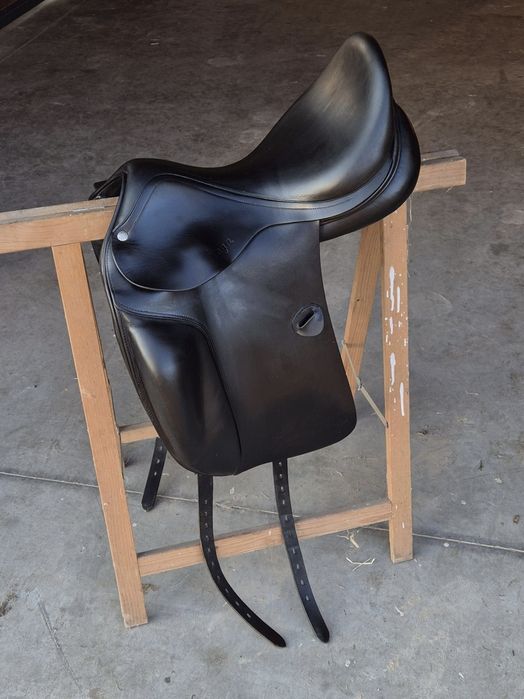 Czarne Siodło ujeżdżeniowe amerigo vega 17 M wełna