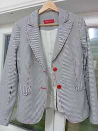 Blazer branco com risca azul e vermelha