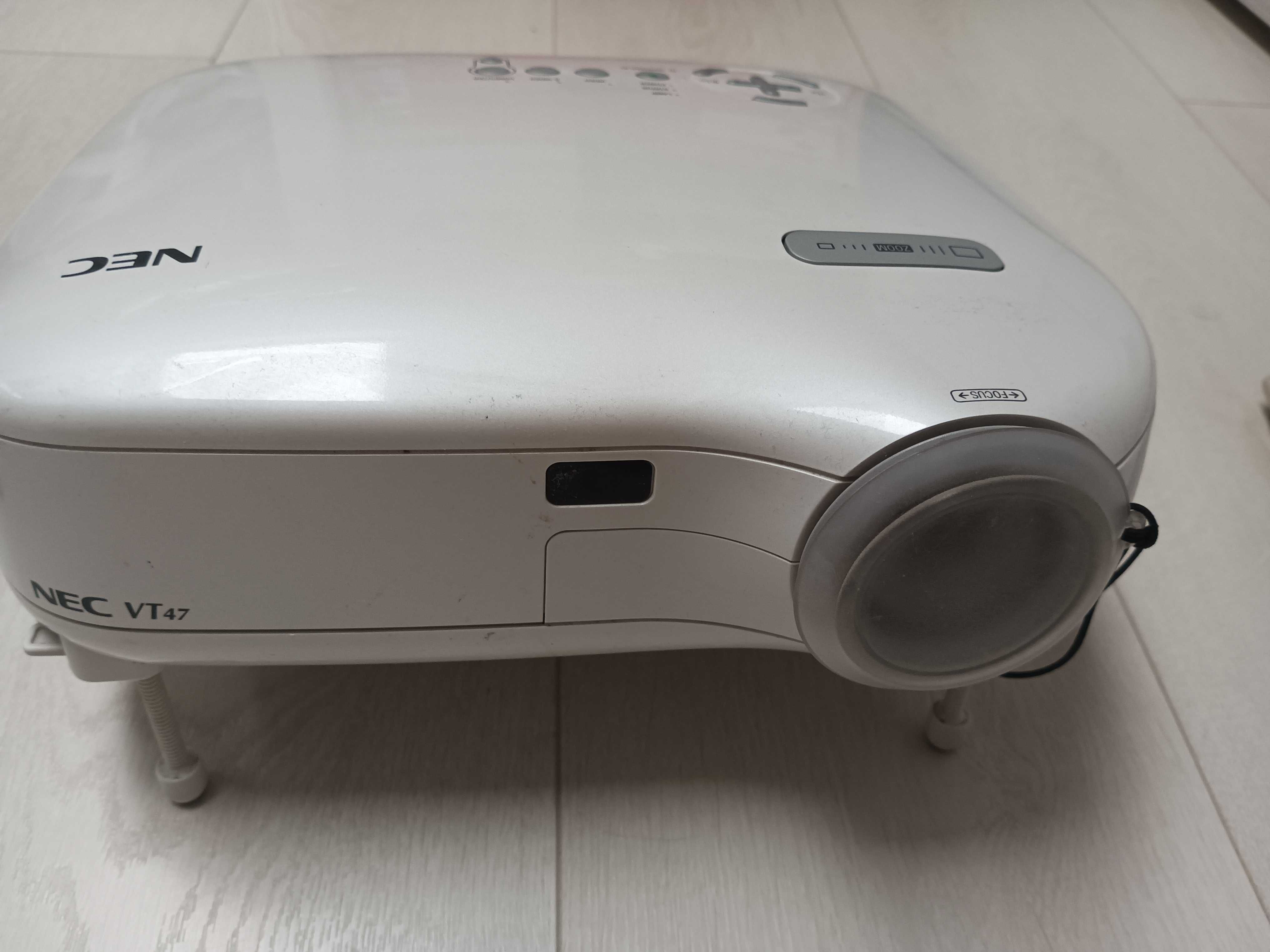 Projektor NEC VT47