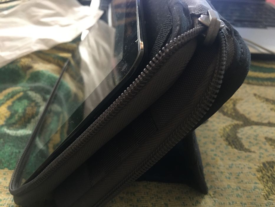 Продам чехол для планшета Case Logic