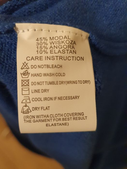 Niebieski cienki sweter