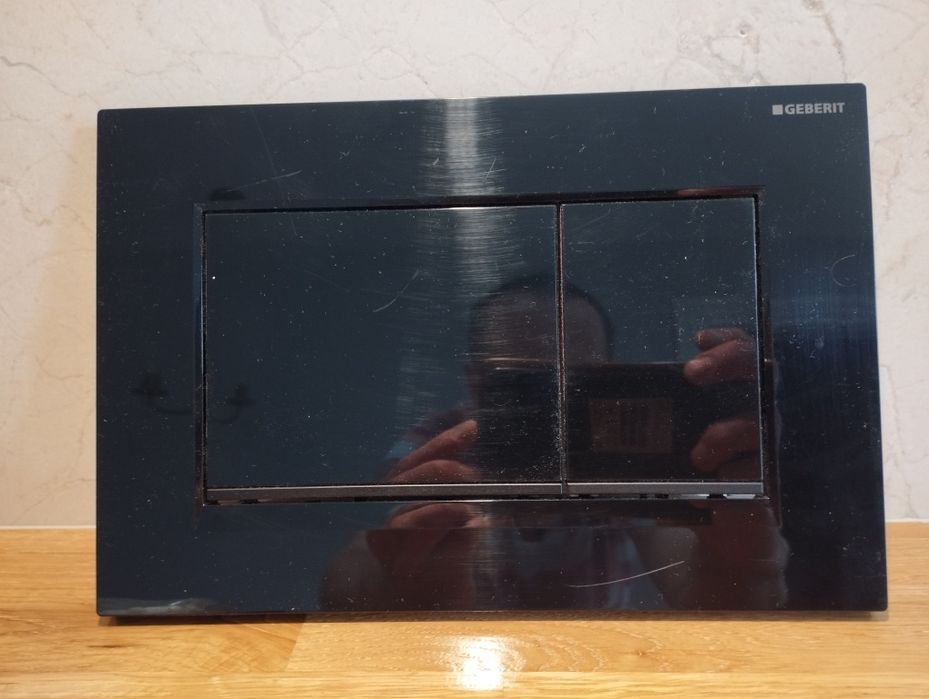 Geberit Sigma30 przycisk spłukujący  uszkodzony rysy