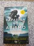 Livro "A rapariga no Abismo" de Charlie Gallagher