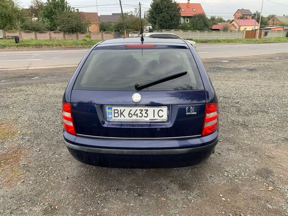 Надійна Skoda Fabia універсал 2002 року