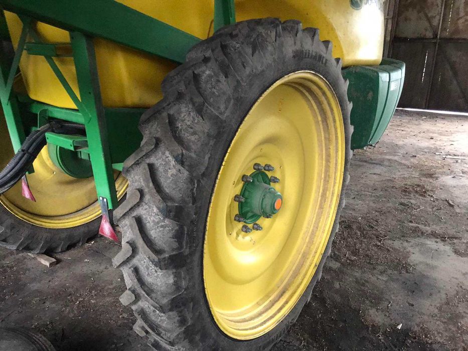 Причіпний оприскувач John Deere M732i