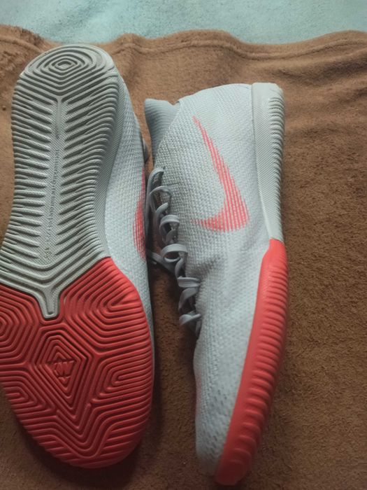 Продається футзалкі NIKE MERCURIAL