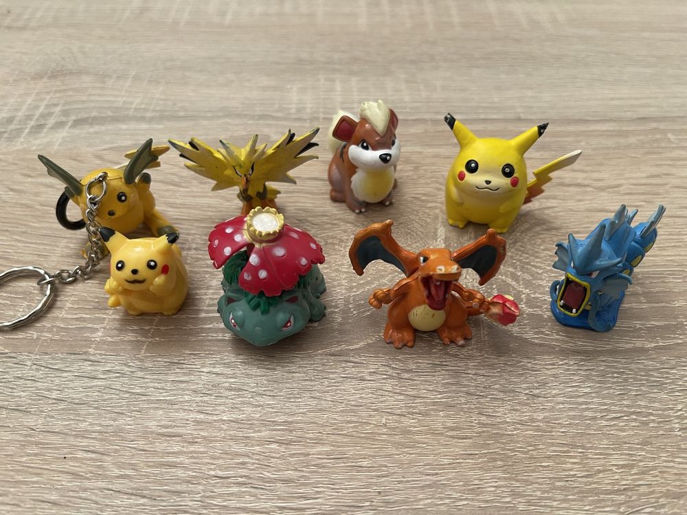 Pokemon Nintendo CGTSJ figurki masterball kolekcja z 90s