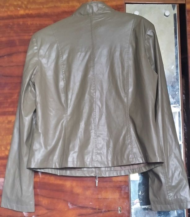 Спідниця і куртка під кожу