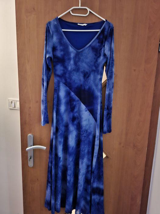 Sukienka niebieska midi