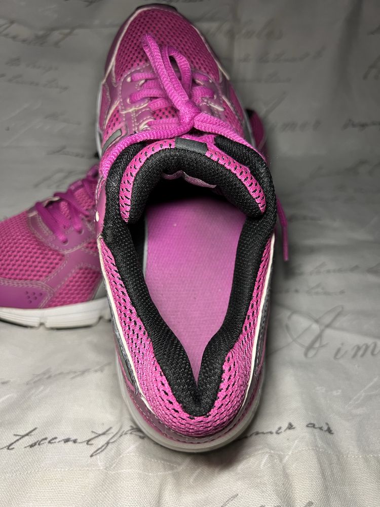 Жіночі росівки ASICS