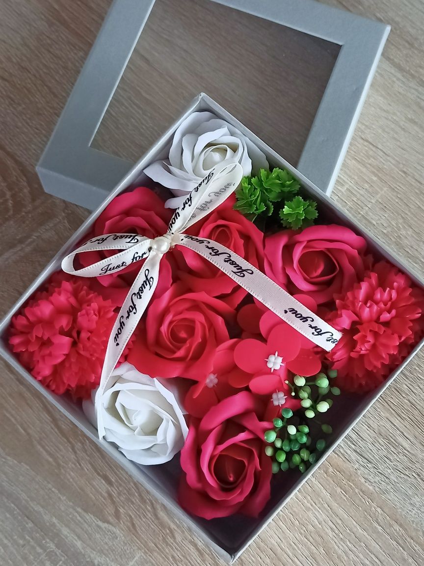 Box Urodziny Imieniny Dzień Mamy Róże Mydlane