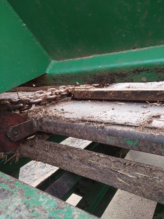 Rozrzutnik Coutand 10 t resor nie Jeantil Rolland