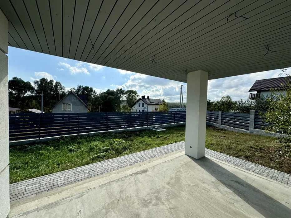 Якісний готовий будинок біля озера ! Велика ділянка 10 соток!