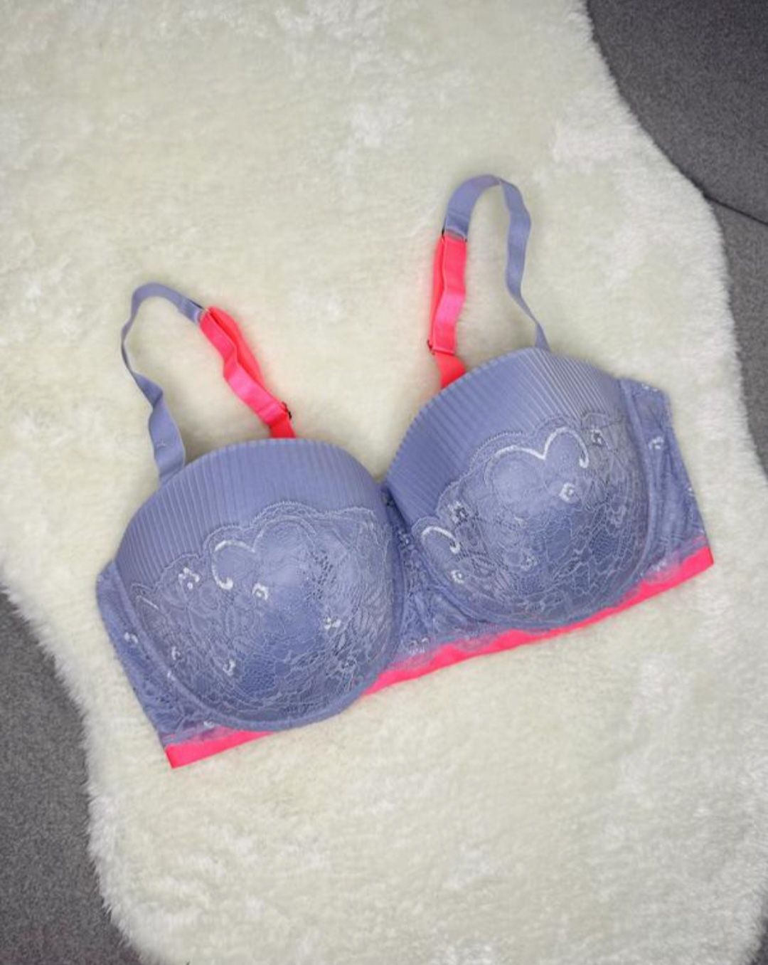 Бюстгальтер великого розміру 40 е,40dd,90dd 90e