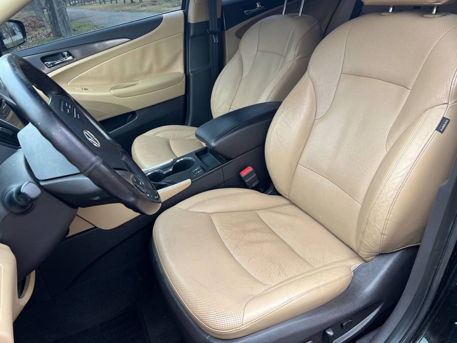 Hyundai Sonata Hybrid 2.4 • 2013 рік • Максимальна комплектація