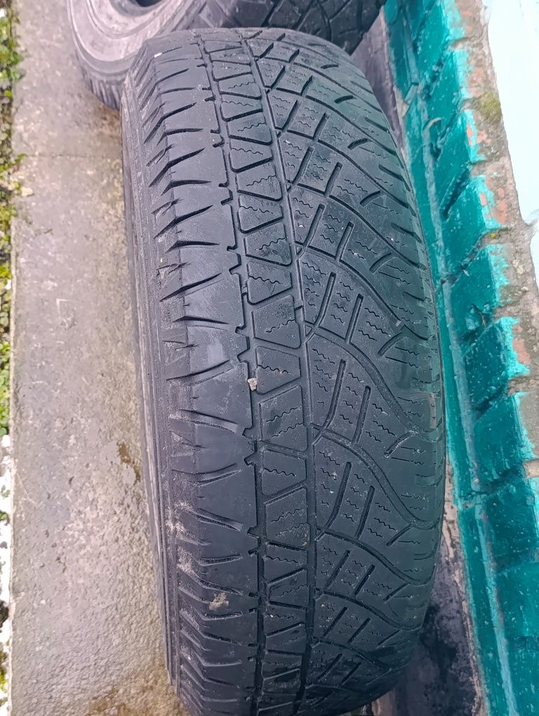 Резина Michelin R16 215/70 Всесизонка