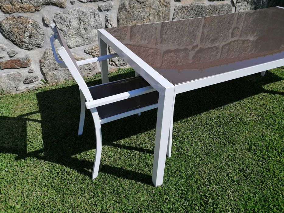 Mesa de de exterior (sem cadeiras)