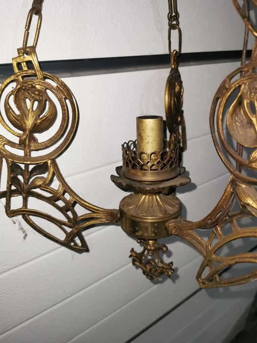 Żyrandol metalowy starodawny