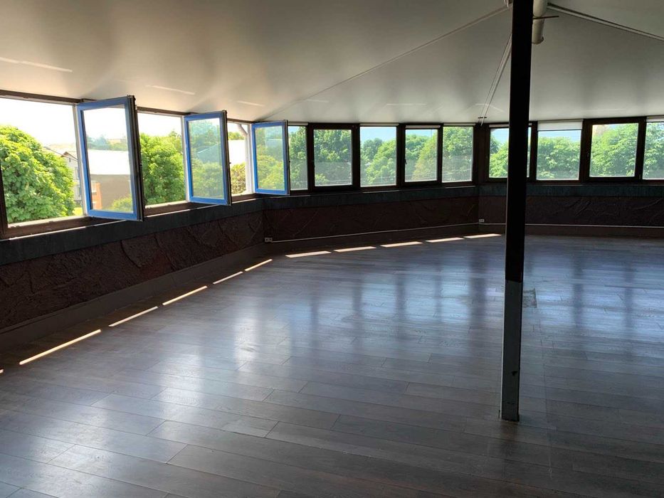 Продам велике комерційне окремостояче приміщення, м Нововолинськ