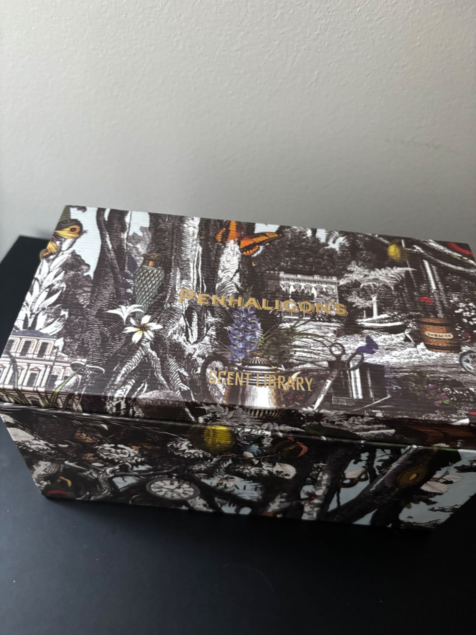 Conjunto de 10 Mini perfumes  ( 2  pouco utilizado) resto está novos