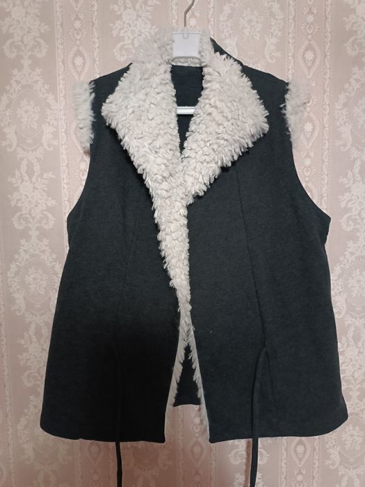 Жилетка жіноча з хутром