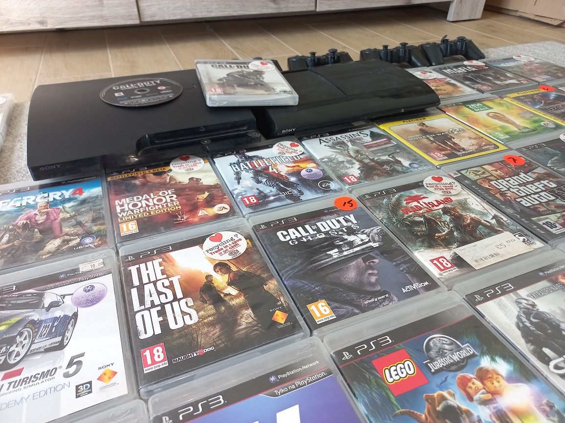Sprzedam 2 ps 3.  4 pady i około 35 gier