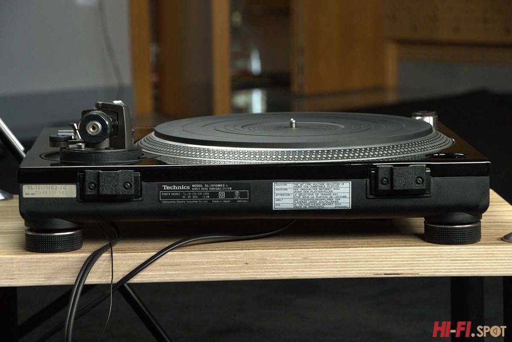 Technics SL1210 MK2 (custom black piano)