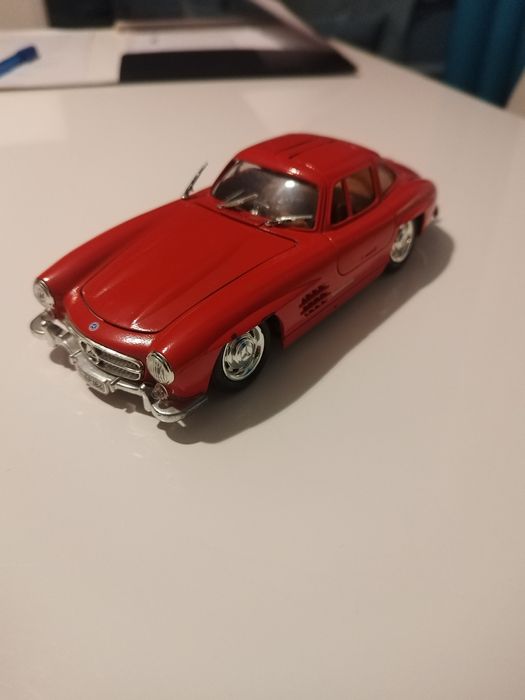 Mercedes 300SL 1:24 Black Week