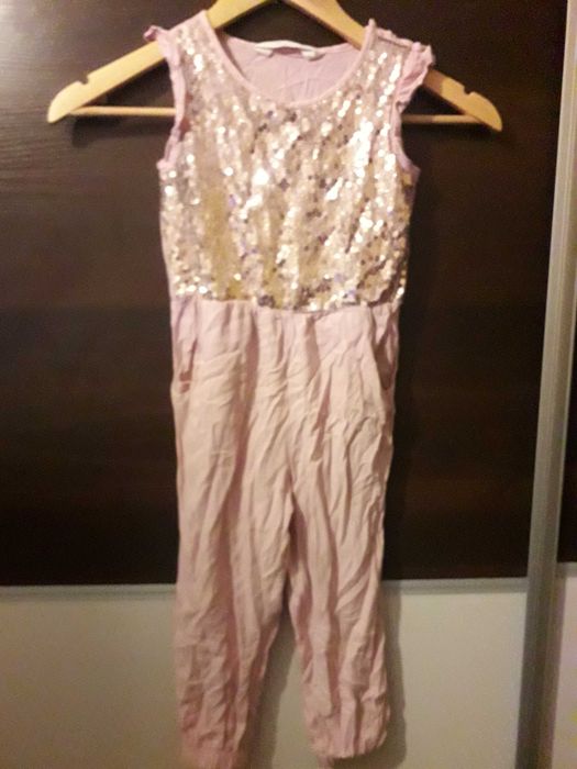 kombinezon z cekinami dla      dziewczynki