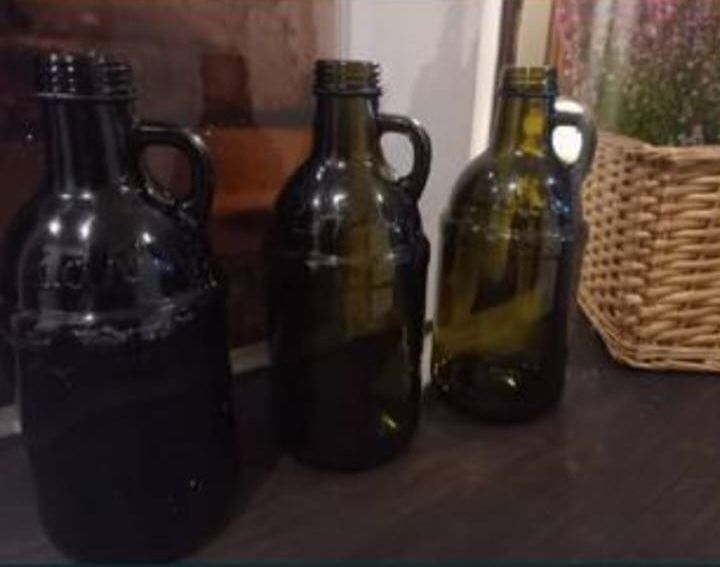 Butelki flakony z uszkiem dzbanki szklane zielone vintage 3sztuki