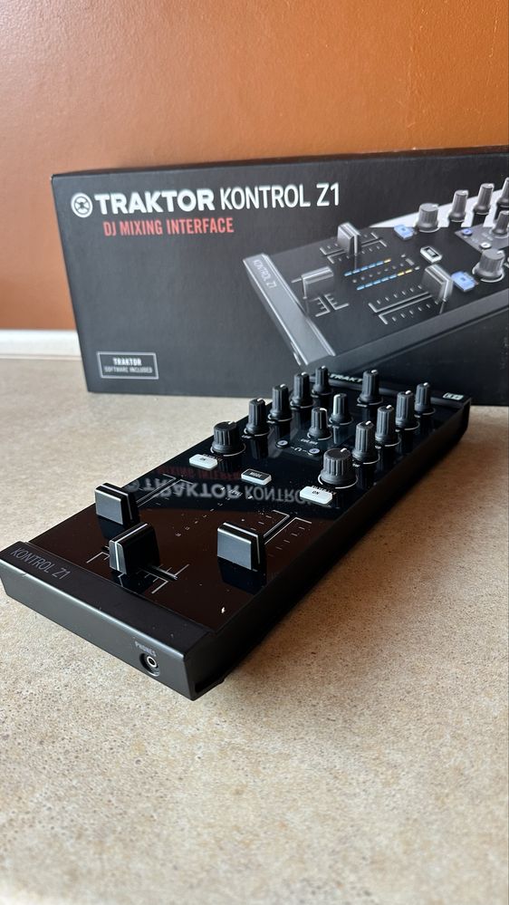 Dj контроллер Native Instruments Traktor Kontrol Z1